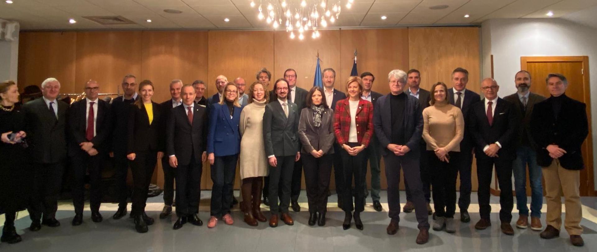 Embajadores de los paises de UE con la ministra Inma Tor Faus