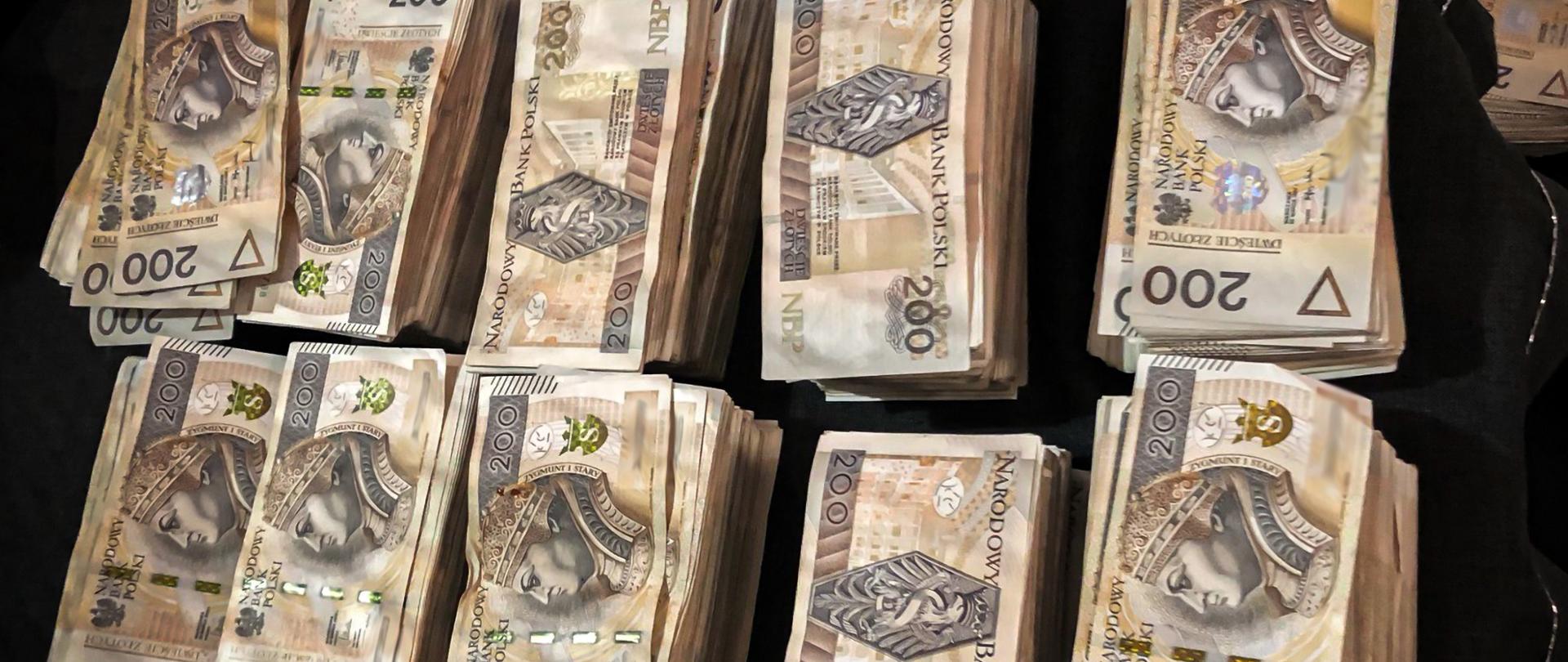 Na polecenie prokuratora Zachodniopomorskiego pionu PZ PK zatrzymano 19 osób w śledztwie dotyczącym zorganizowanych grup przestępczych, które wystawiły „puste” faktury VAT na 1,5 miliarda złotych 