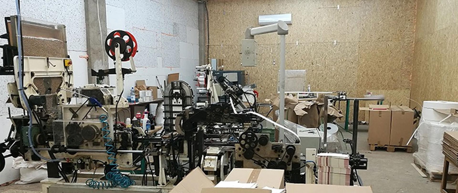 Maszyny i sprzęt do produkcji i pakowania papierosów.