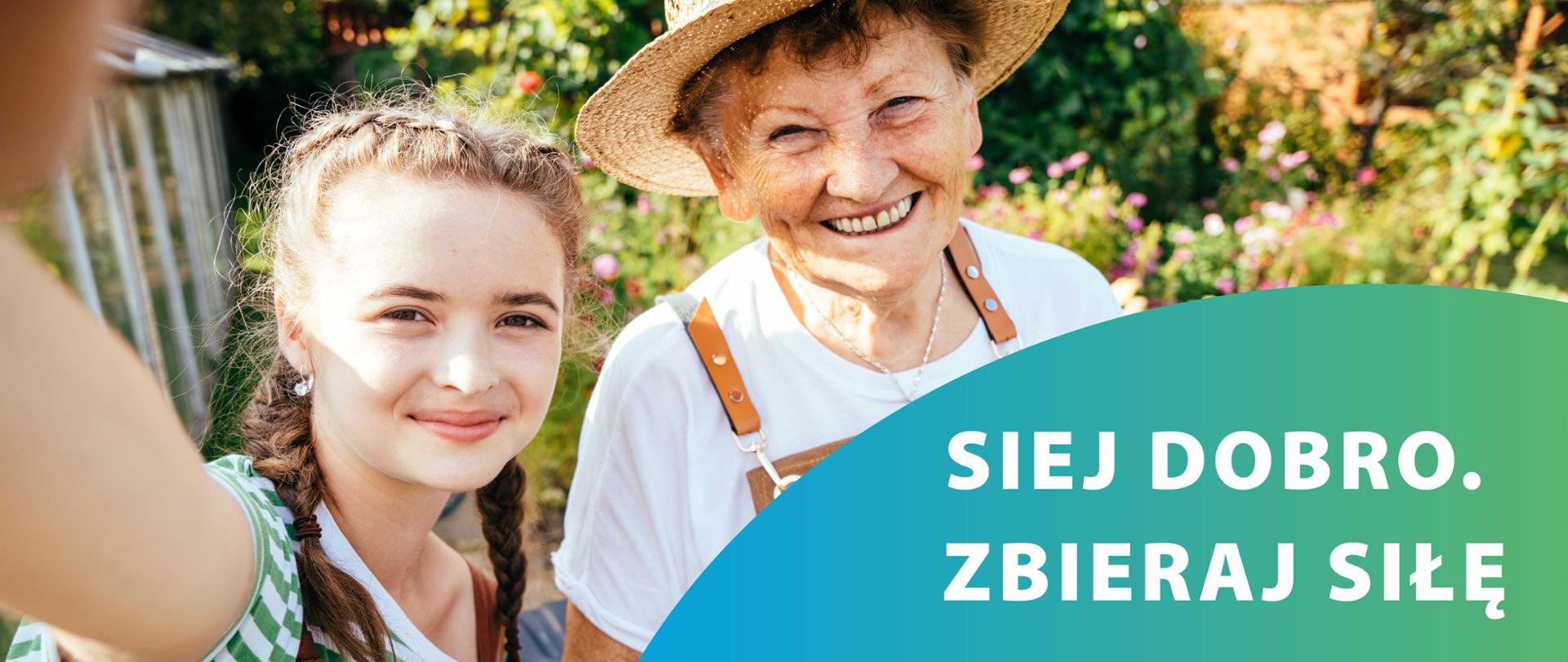 starsza kobieta i dziewczynka na tle krzaków