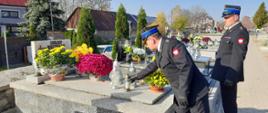 Funkcjonariusze Komendy Powiatowej PSP w Pińczowie uczcili pamięć zmarłych strażaków