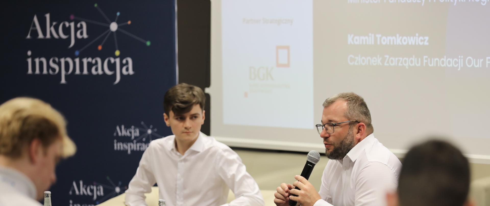 Rozmowa z młodzieżą o pracy w administracji publicznej – minister Puda na spotkaniu #AkcjaInspiracja