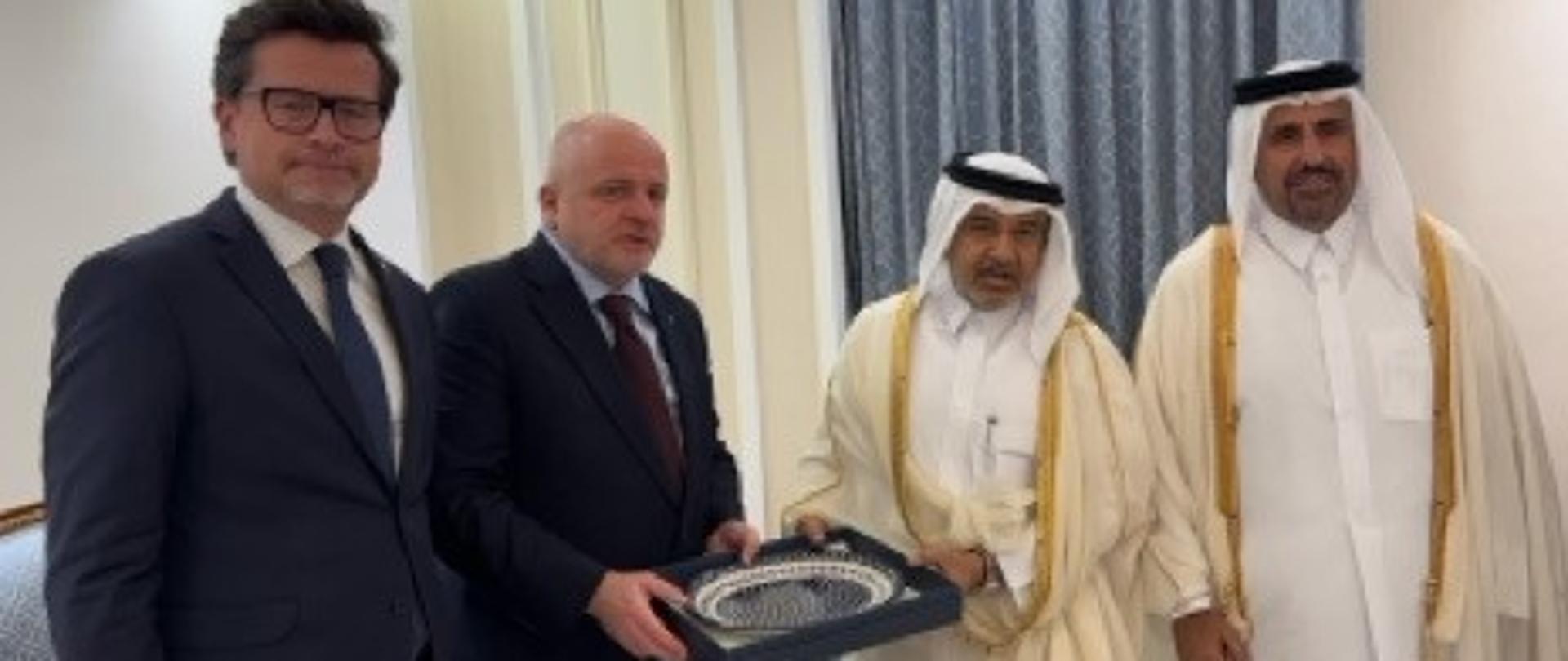 Zdjęcie ze spotkania przewodniczącego Kowala w Radzie Konsultacyjnej Kataru 