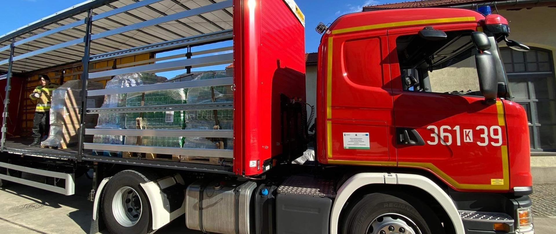 Samochód pożarniczy z załadunkiem - pomoc dla Ukrainy