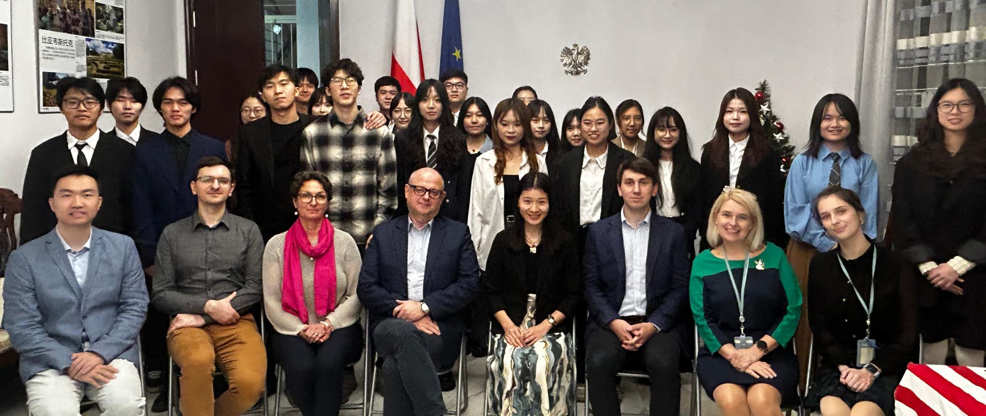 Spotkanie świąteczne dla studentów polonistyki Kantońskiego Uniwersytetu Spraw Międzynarodowych