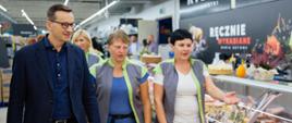 Premier Mateusz Morawiecki podczas wizyty w Centrum Zakupowym JAN w Brzeszczach.