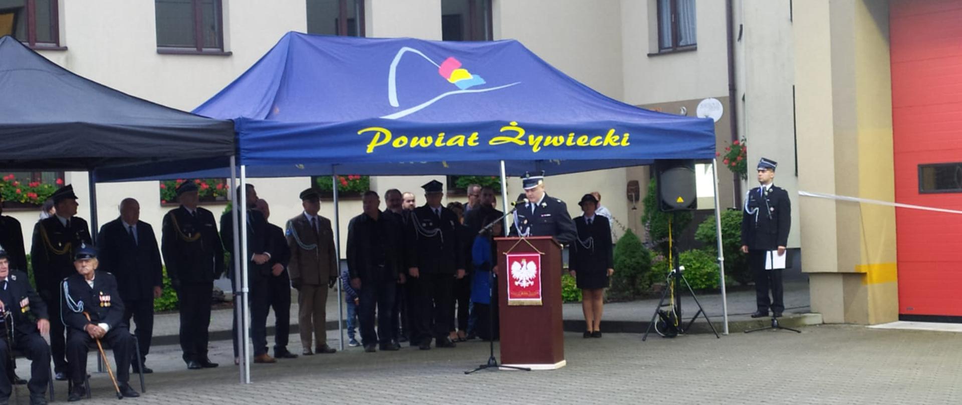 Prezes OSP Koszarawa wita zgromadzonych gości.