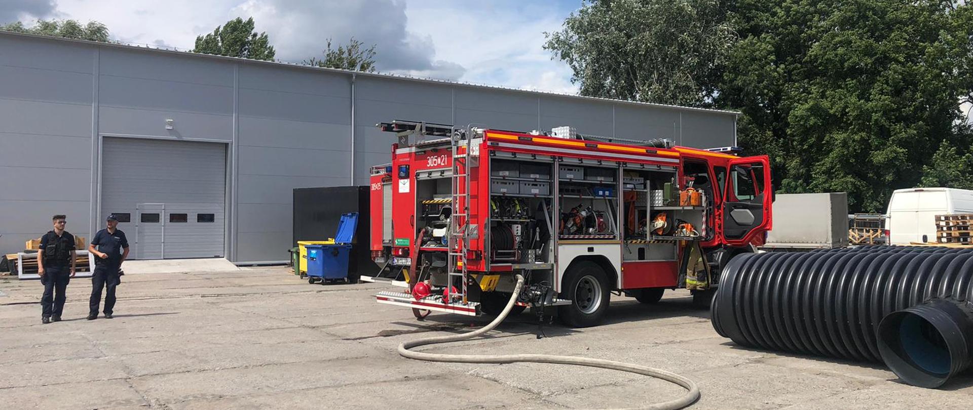 Zadymienie w hali magazynowej