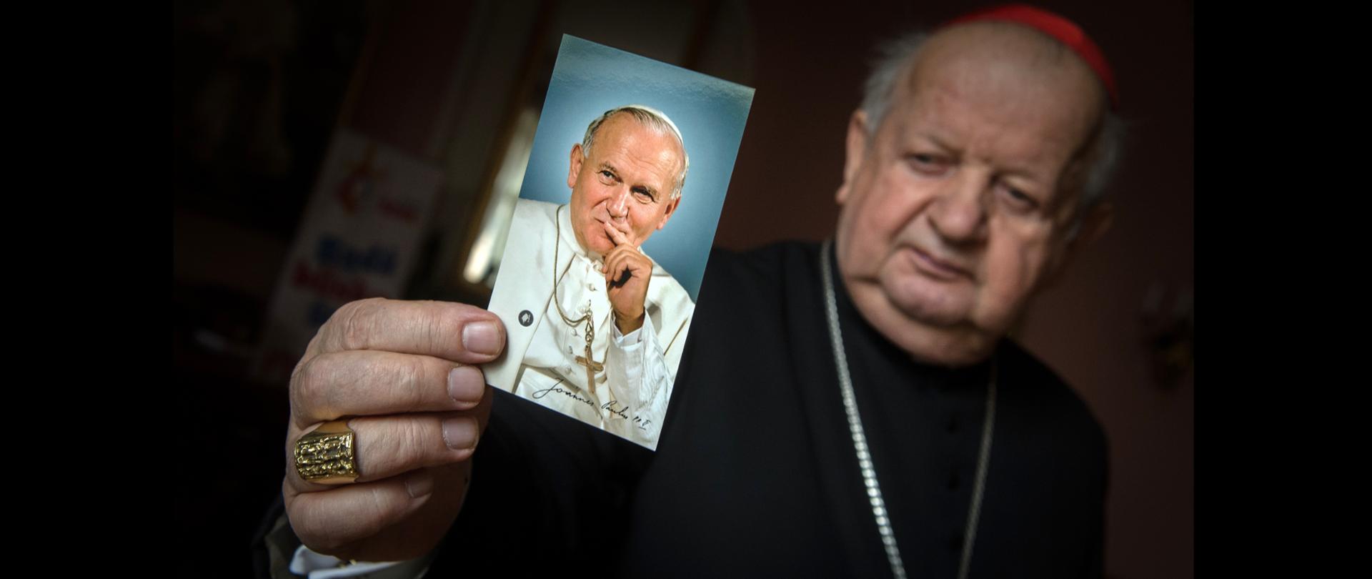 Kardynał Stanisław Dziwisz. Sekretarz papieża Jana Pawła II. Arcybiskup senior archidiecezji krakowskiej.