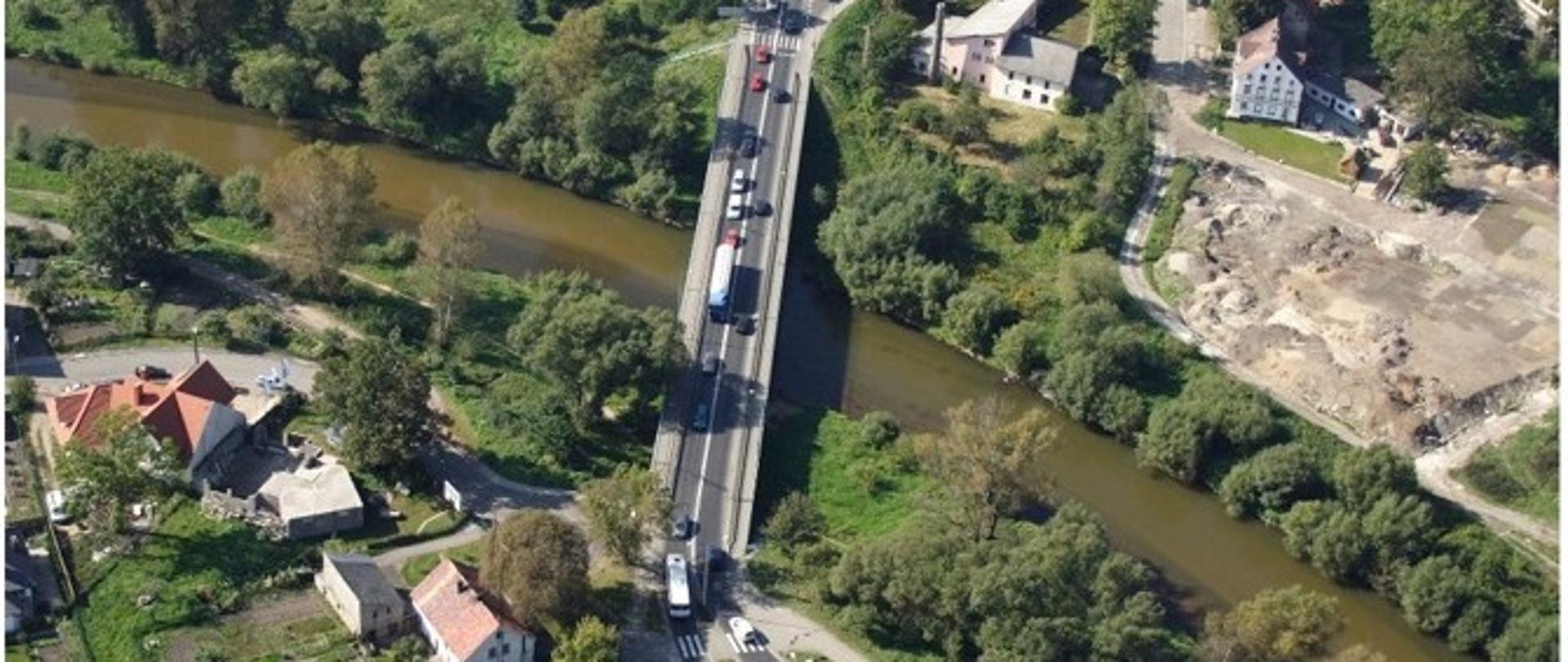 Na zdjęciu widać układ komunikacyjny DK94 w Bolesławcu i most przez rzekę Bóbr. 