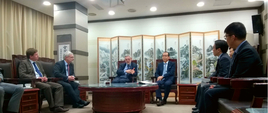 Korea spotkanie z zarządem EJ Kori (KHNP) Prezes Lee Kwan Sup.jpg