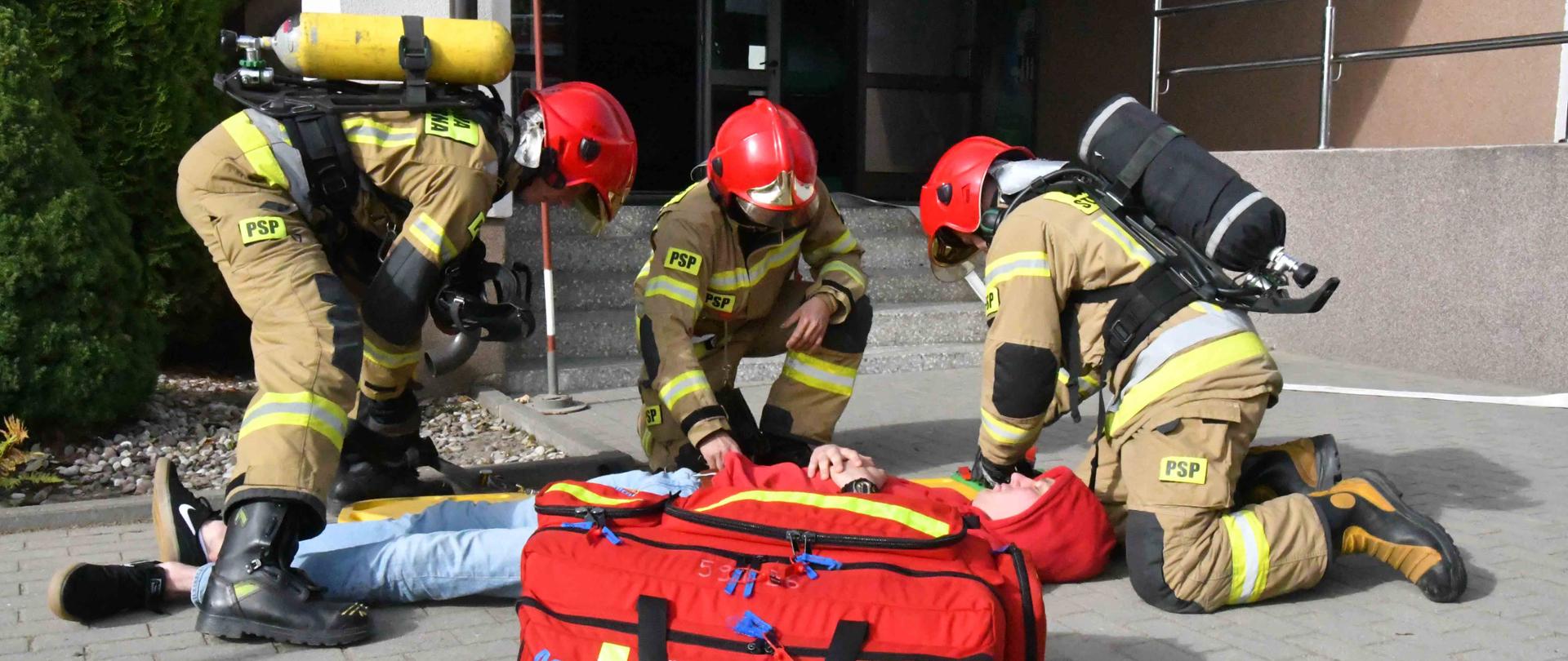 Ćwiczenia na obiekcie Szkoły Podstawowej w Krzynowłodze Małej