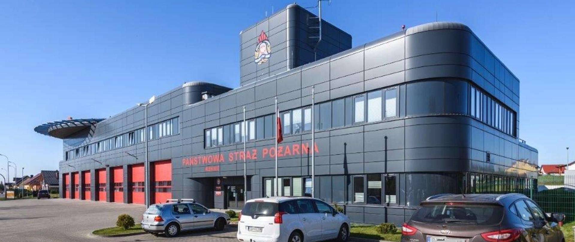 zdjęcie przedstawia widok Komendy Powiatowej PSP w Żninie od strony ul. Dąbrowskiego 