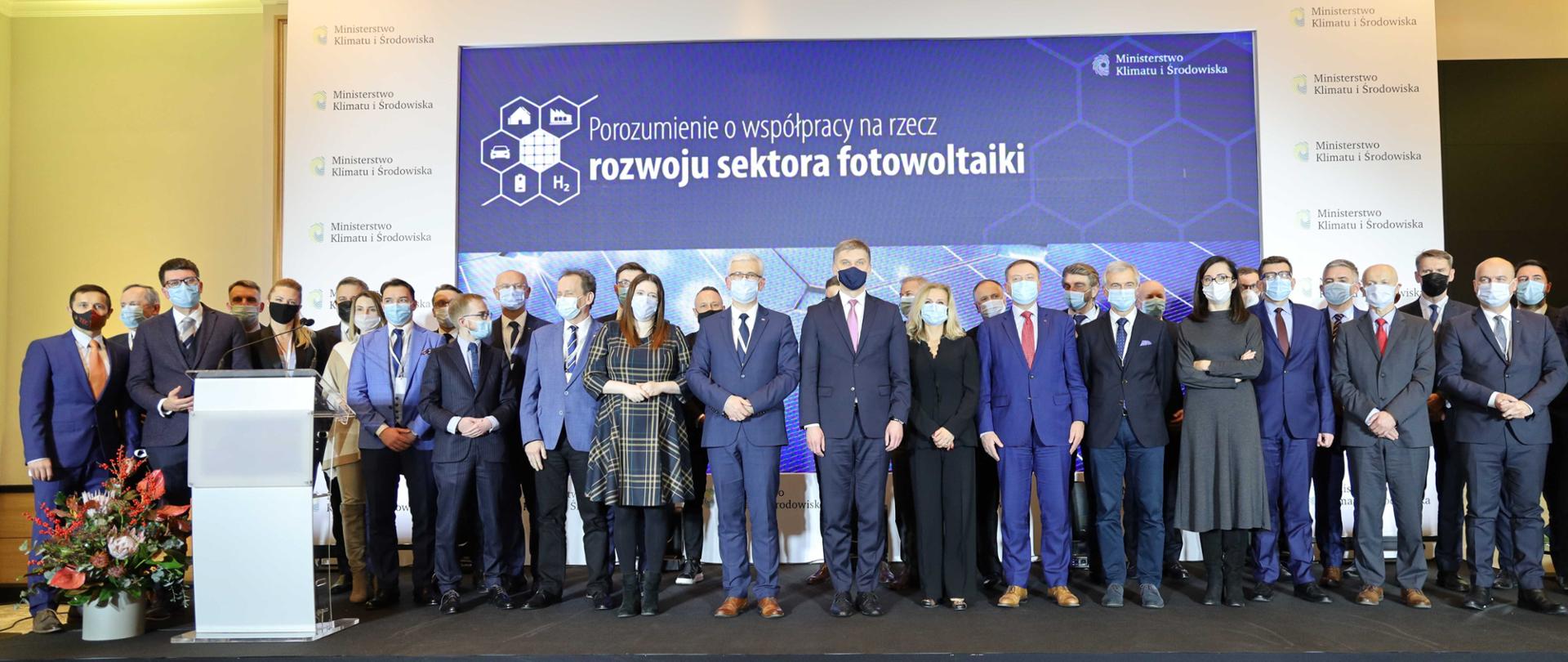 16 grudnia 2021 r. sekretarz stanu w MRiRW Anna Gembicka i inni przedstawiciele administracji rządowej oraz interesariusze sektora energetyki słonecznej w Polsce podpisali porozumienie sektorowe dotyczące współpracy dla rozwoju fotowoltaiki