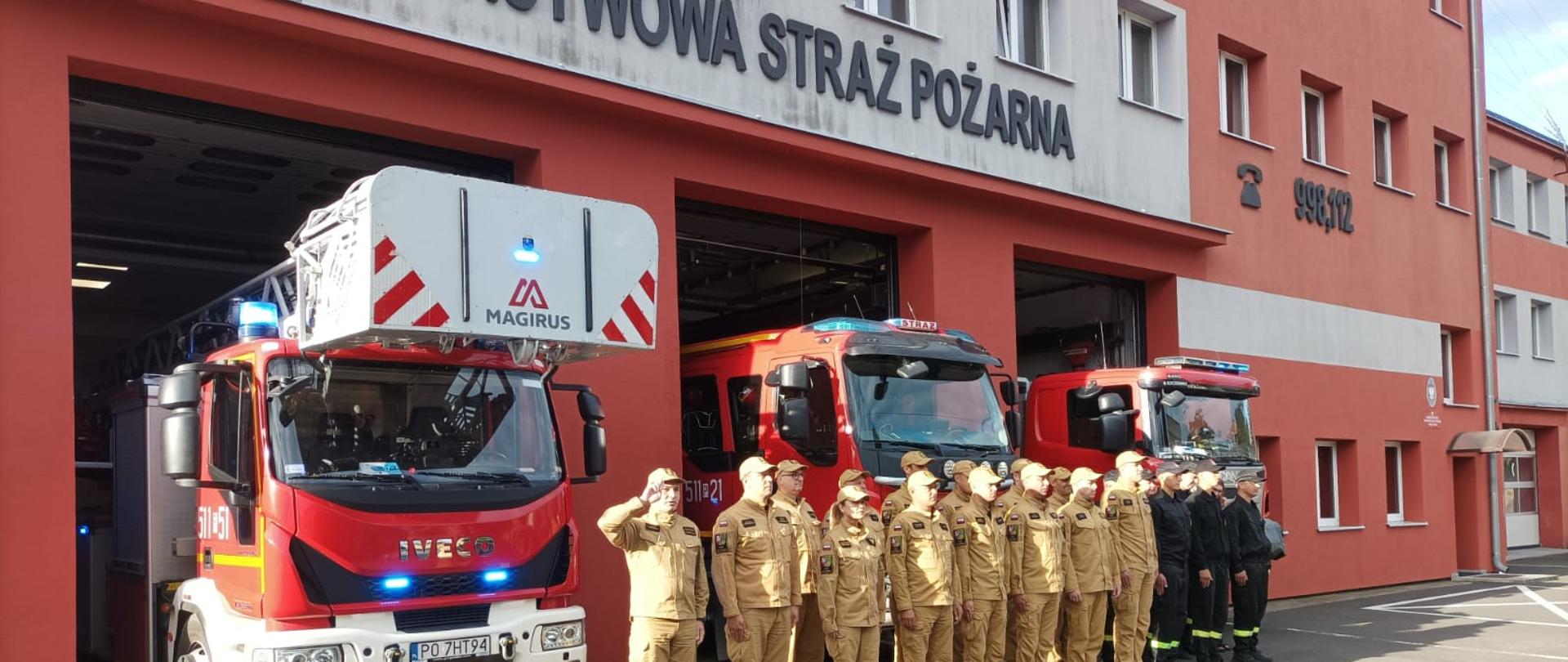 Strażacy podczas apelu