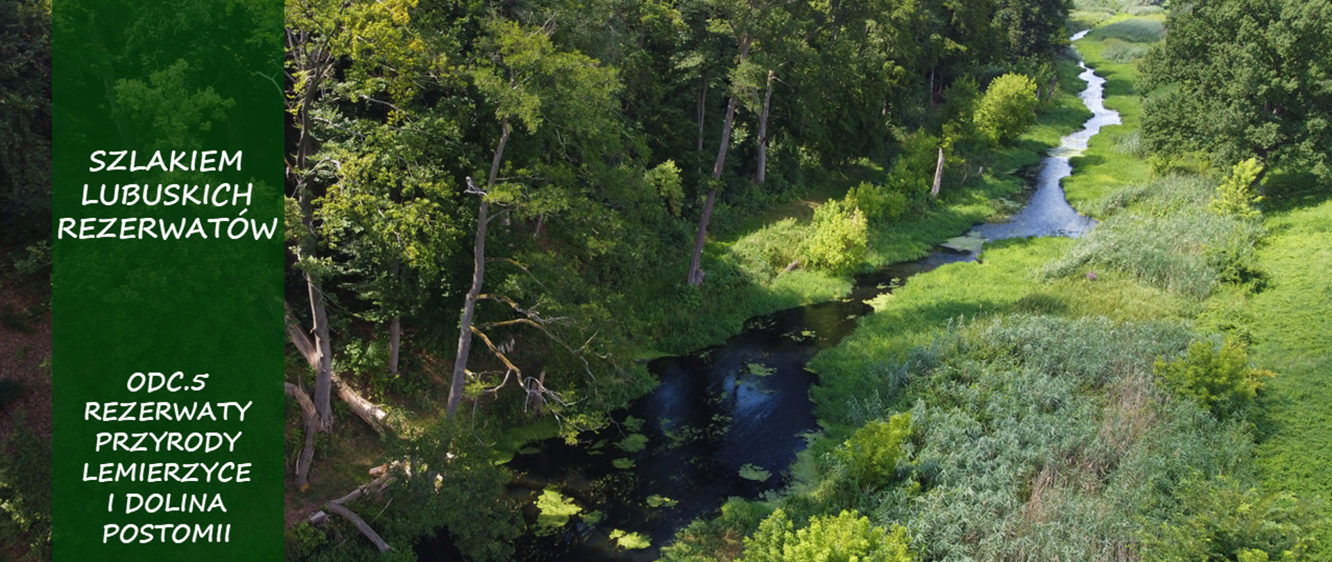 Krajobraz z rzeką oraz lasem. Po lewej stronie napis na zielonym tle Szlakiem Lubuskich Rezerwatów Odc.5 Rezerwaty Lemierzyce i Dolina Postomii. W lewym górnym rogu logo Regionalnej Dyrekcji Ochrony Środowiska w Gorzowie Wielkopolskim- biały liść.