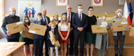 Sprzęt komputerowy trafił do dzieci w pieczy zastępczej w powiecie łomżyńskim