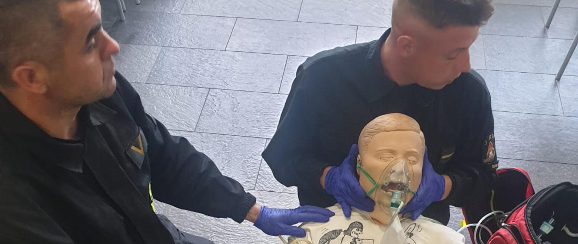 Strażacy podczas egzaminu