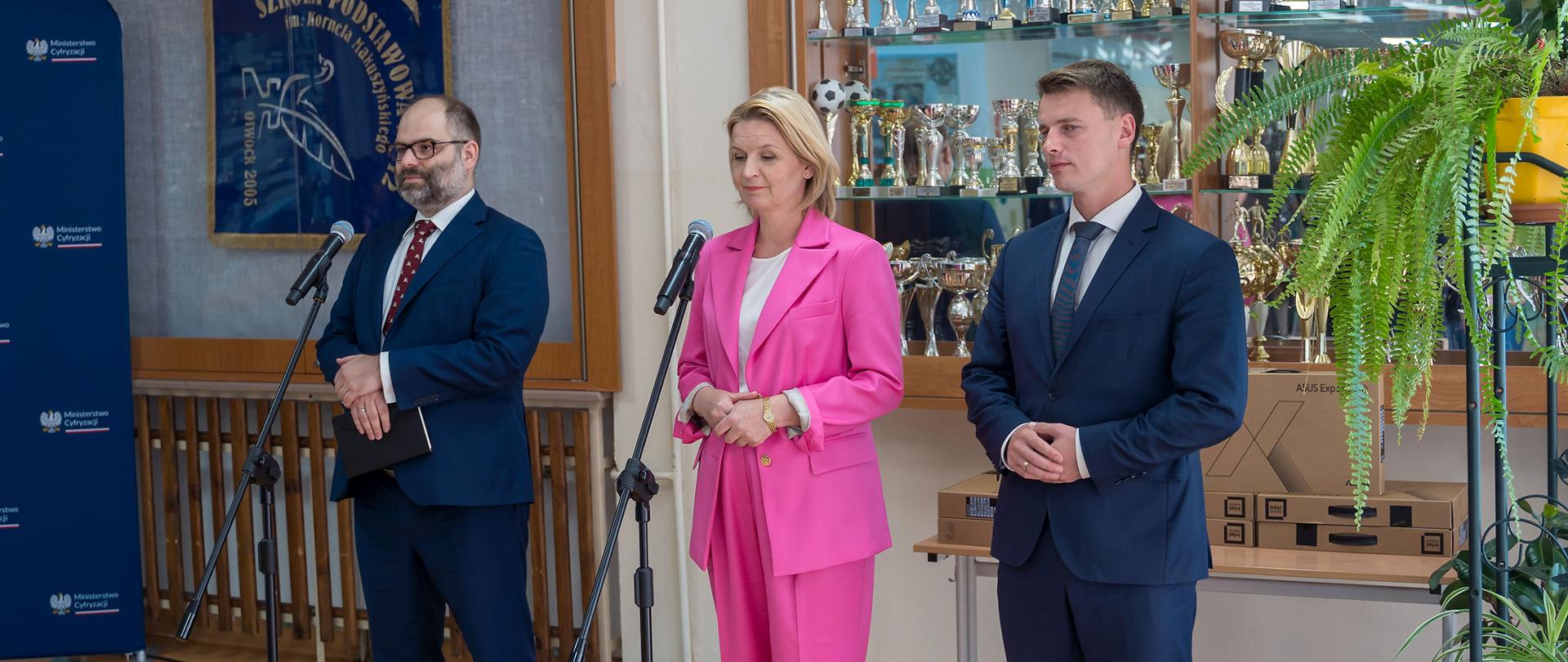 Pierwsze laptopy dla IV rozdane