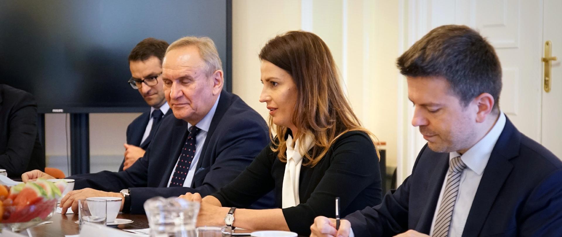 Minister Danuta Dmowska-Andrzejuk i Prezes Polskiego Komitetu Olimpijskiego Andrzej Kraśnicki