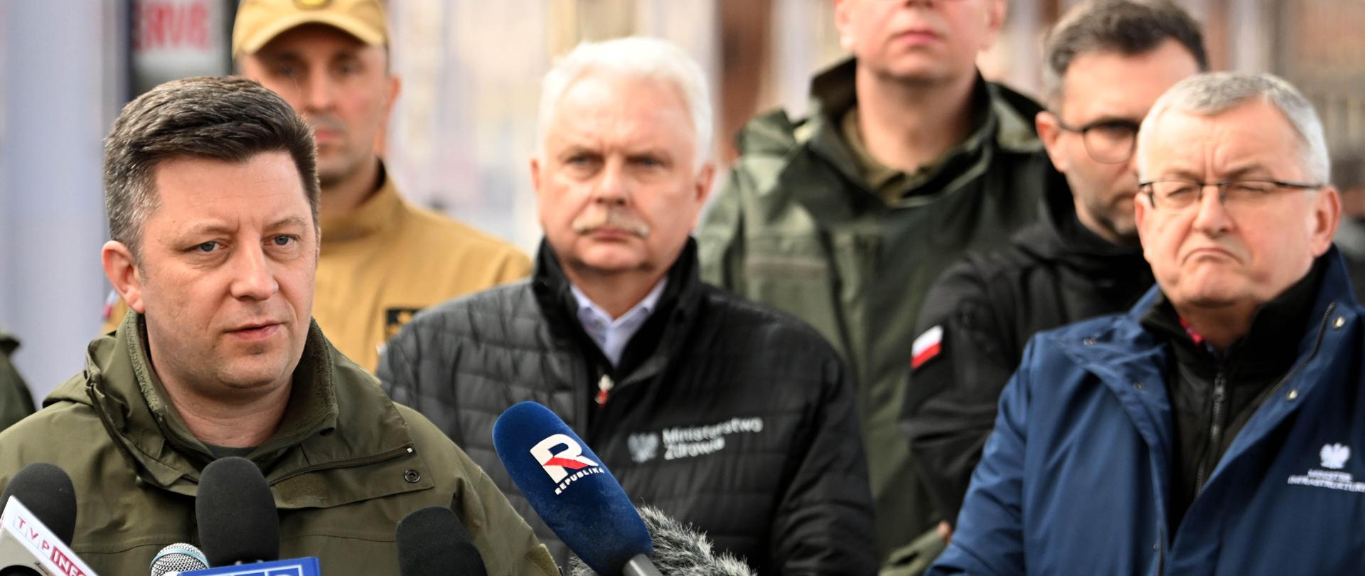 Minister Dworczyk podczas konferencji w Przemyślu.