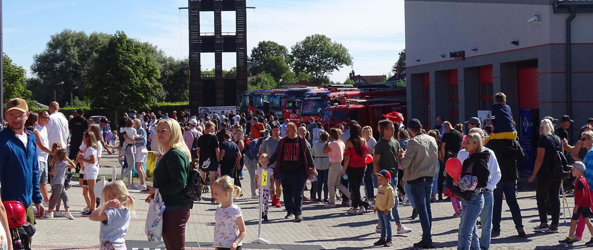 Na zdjęciu widać uczestników pikniku
