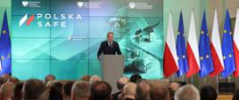 Premier D. Tusk podczas uroczystości podpisania umowy SAFE
