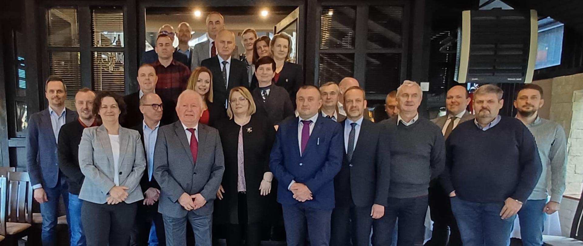 Grupa ludzi należących do Zespołu Porejestrowego Doświadczalnictwa Odmianowego