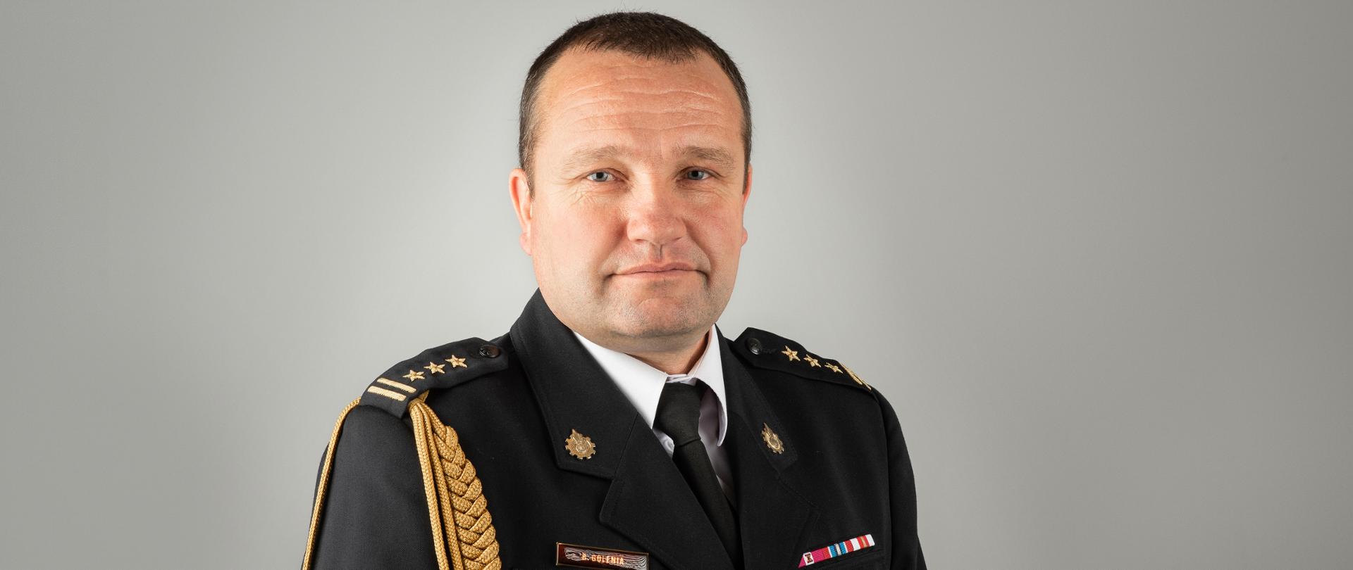 Zdjęcie przedstawia starszego brygadiera Bogusława Golenię Komendanta Powiatowego Państwowej Straży Pożarnej