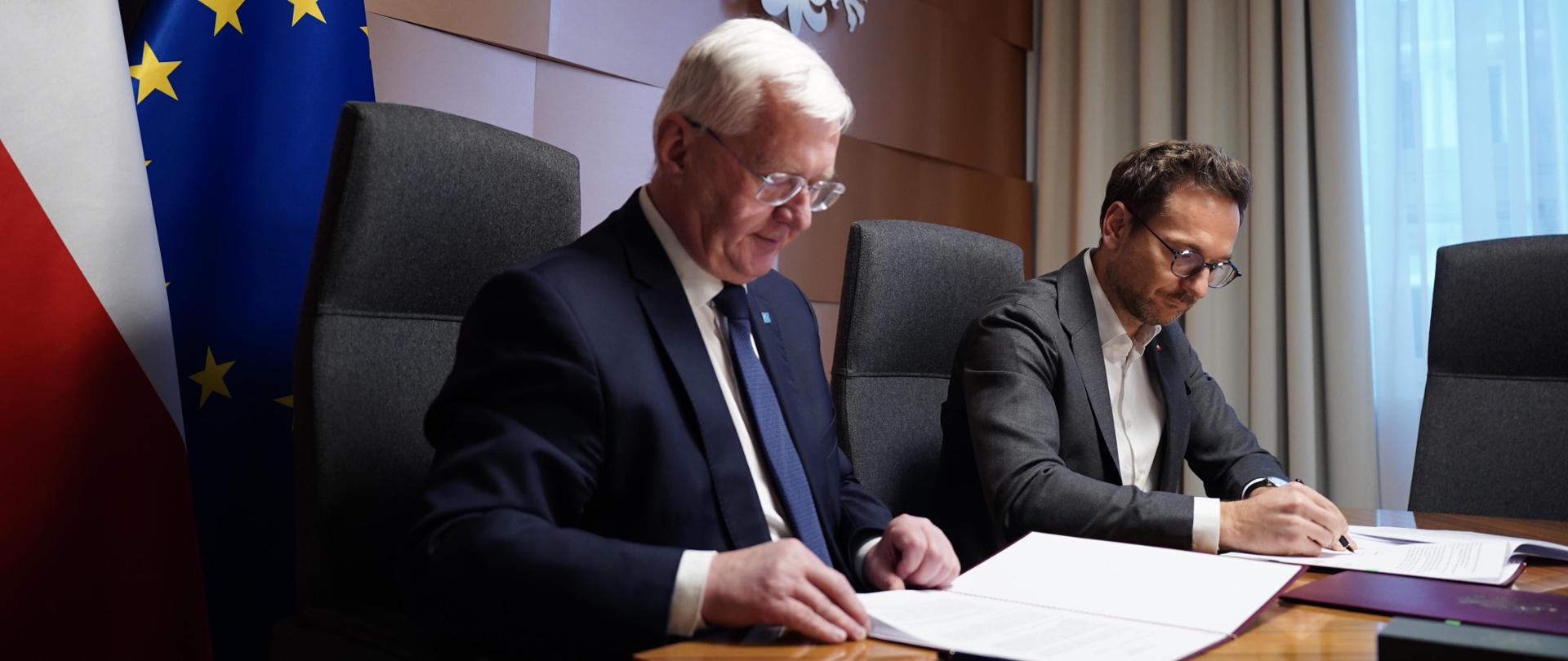 podpisanie decyzji o umorzeniu długu Instytutu Pomnik - Centrum Zdrowia Dziecka w Warszawie