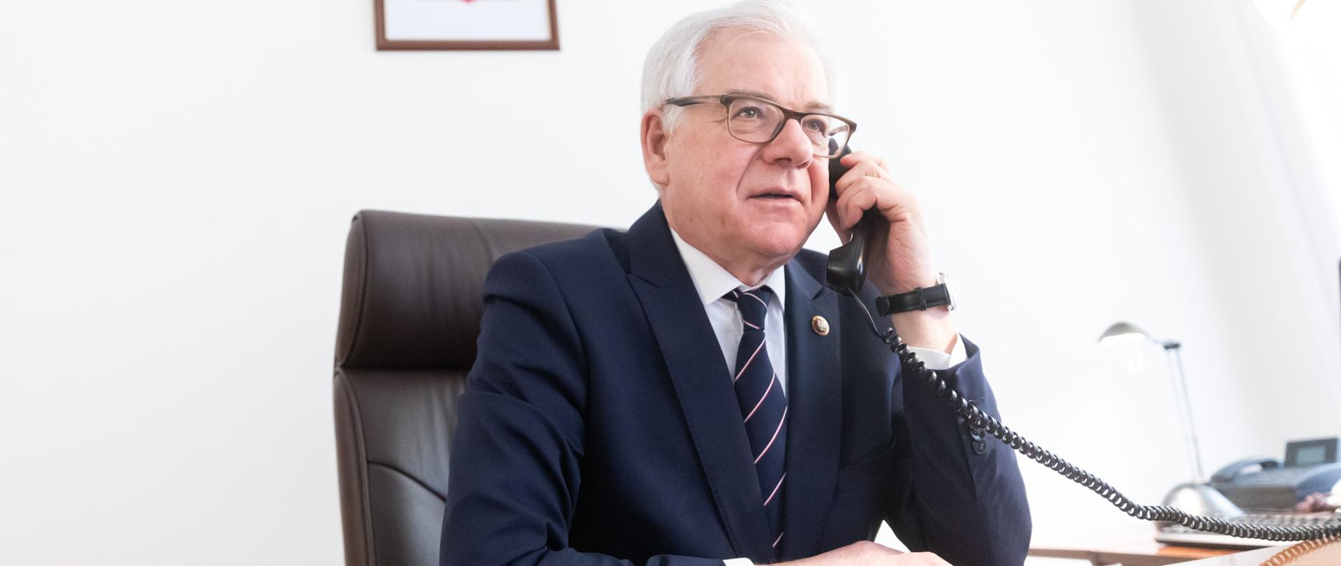 2020.03.18 Warszawa . Minister Jacek Czaputowicz . Rozmowa telefoniczna .Fot. Tymon Markowski / MSZ