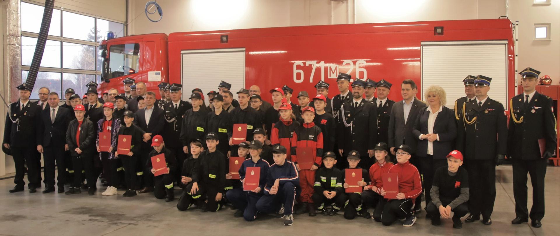 Uroczyste wręczenie promes Młodzieżowym Drużynom Pożarniczym w powiecie węgrowskim