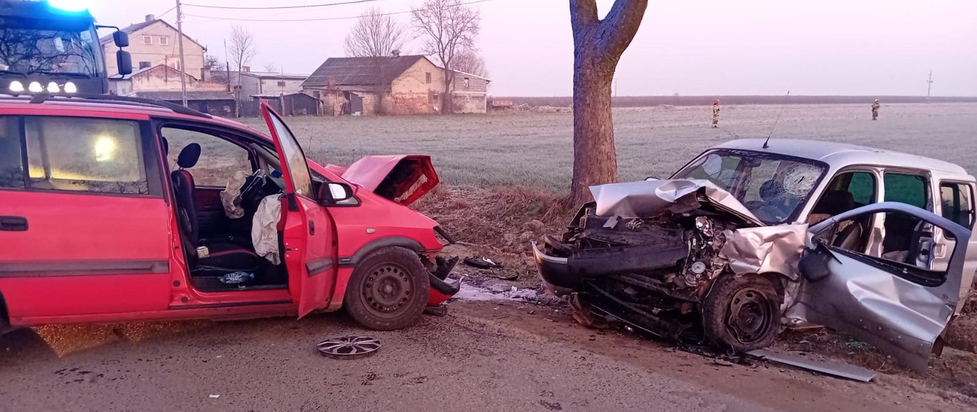 ZDERZENIE DWÓCH POJAZDÓW OSOBOWYCH W MIEJSCOWOŚCI LEŚNICA