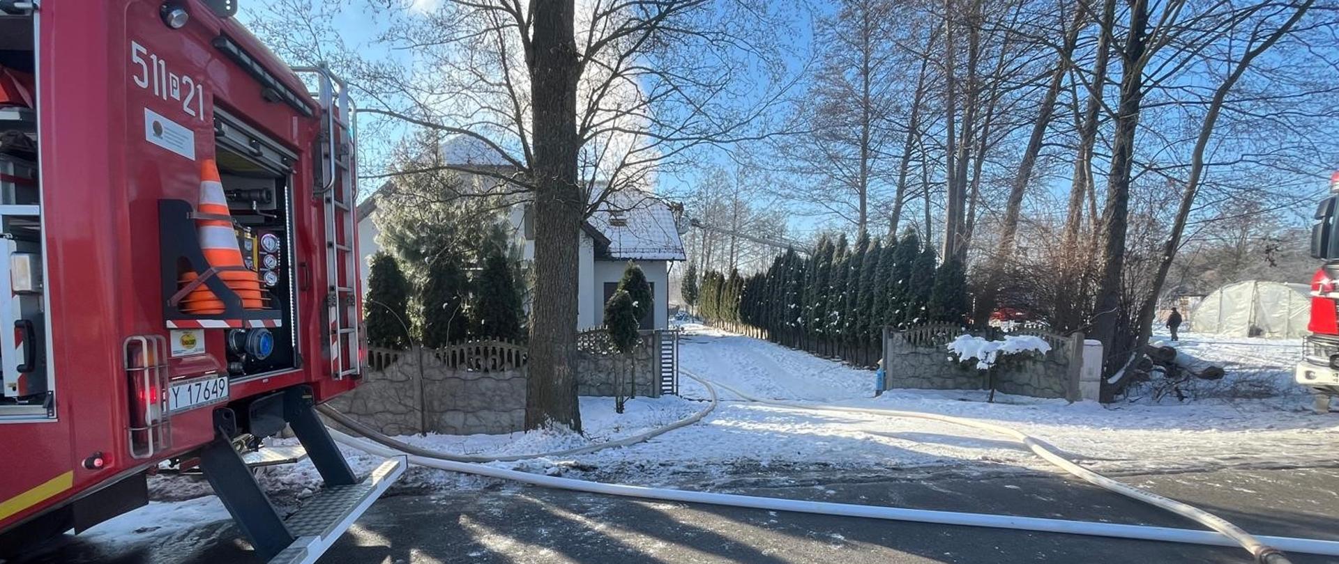 Działania gaśnicze strażaków