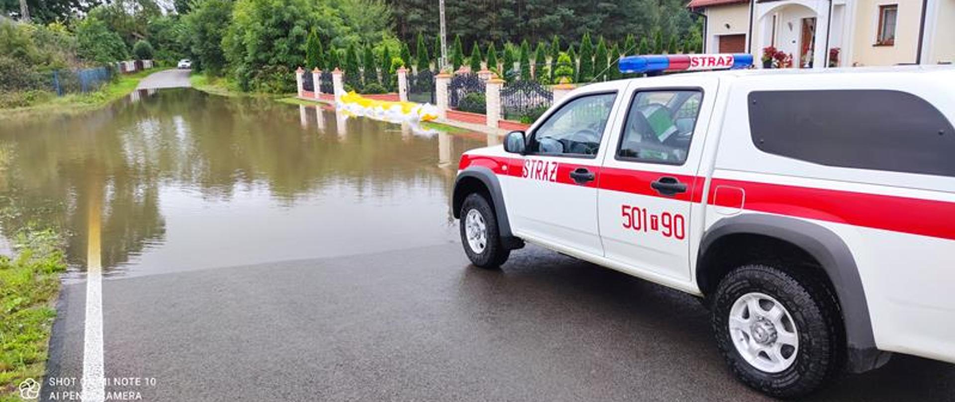 Działania staszowskich strażaków podczas przejścia intensywnych opadów deszczu.