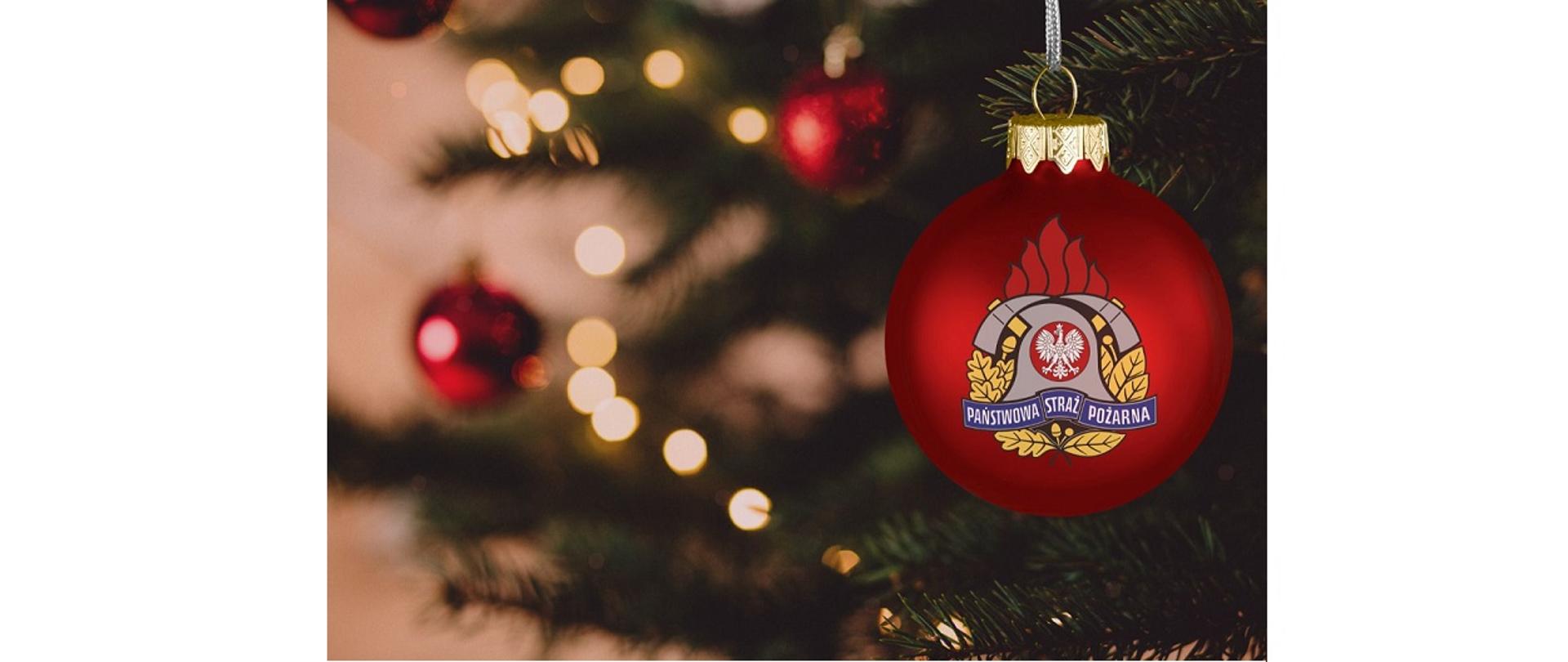 Bombka choinkowa z logo Państwowej Straży Pożarnej.