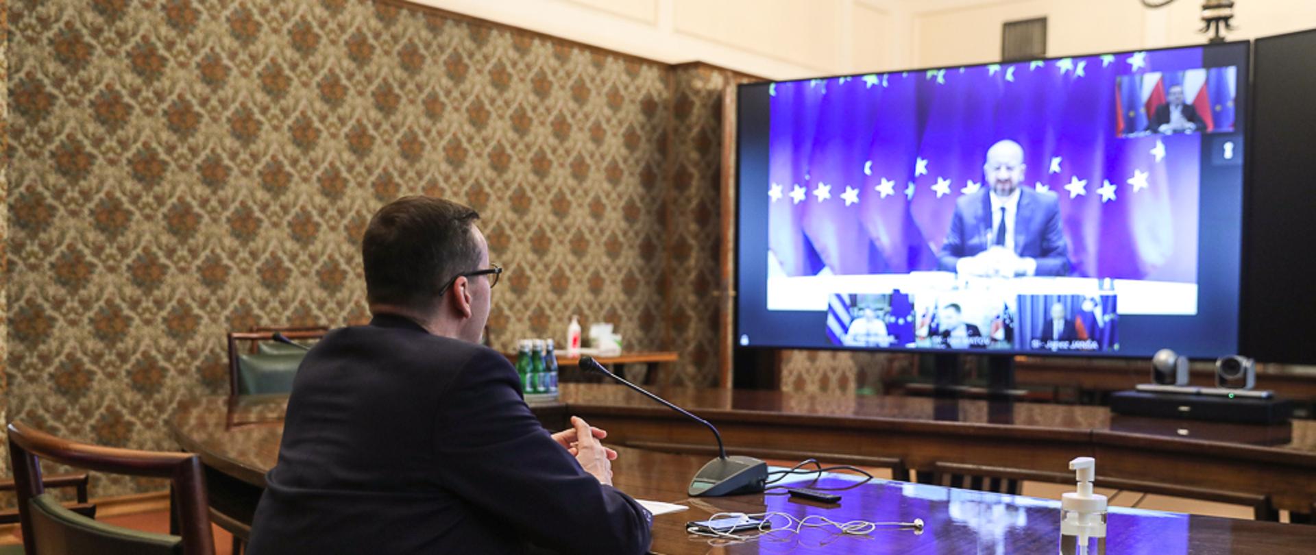 Premier i Charles Michel podczas wideokonferencji.