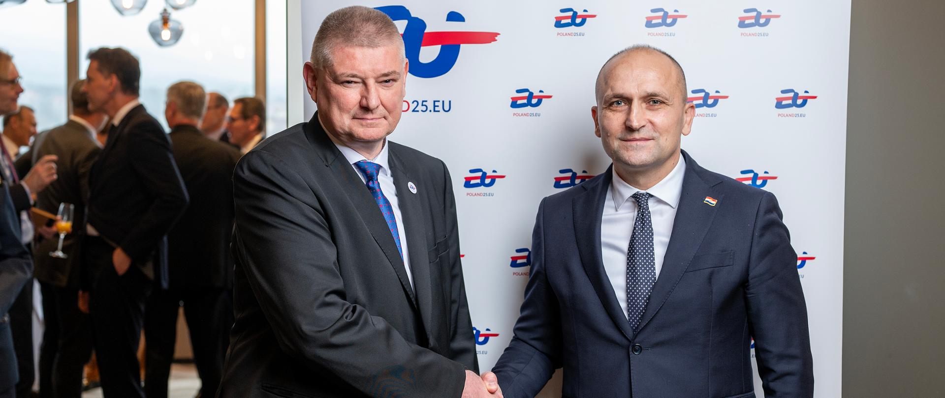 Veleposlanik Paweł Czerwiński s ministrom obrane Ivanom Anušiciem