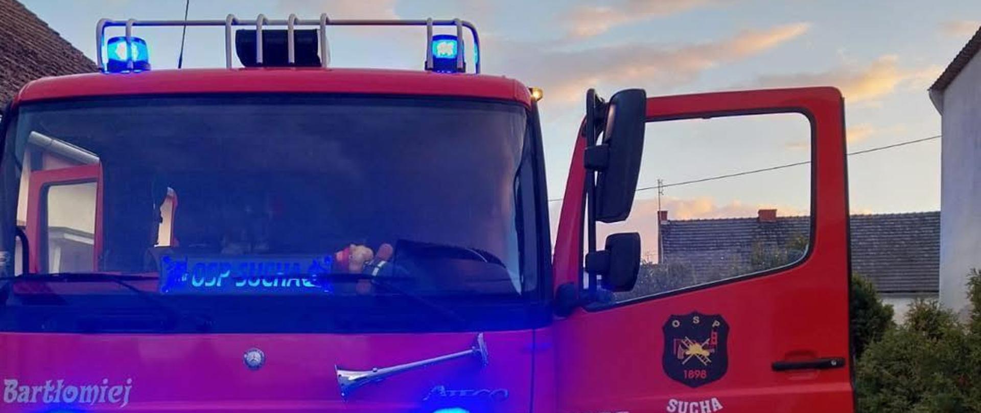 Na zdjęciu widać samochód pożarniczy.