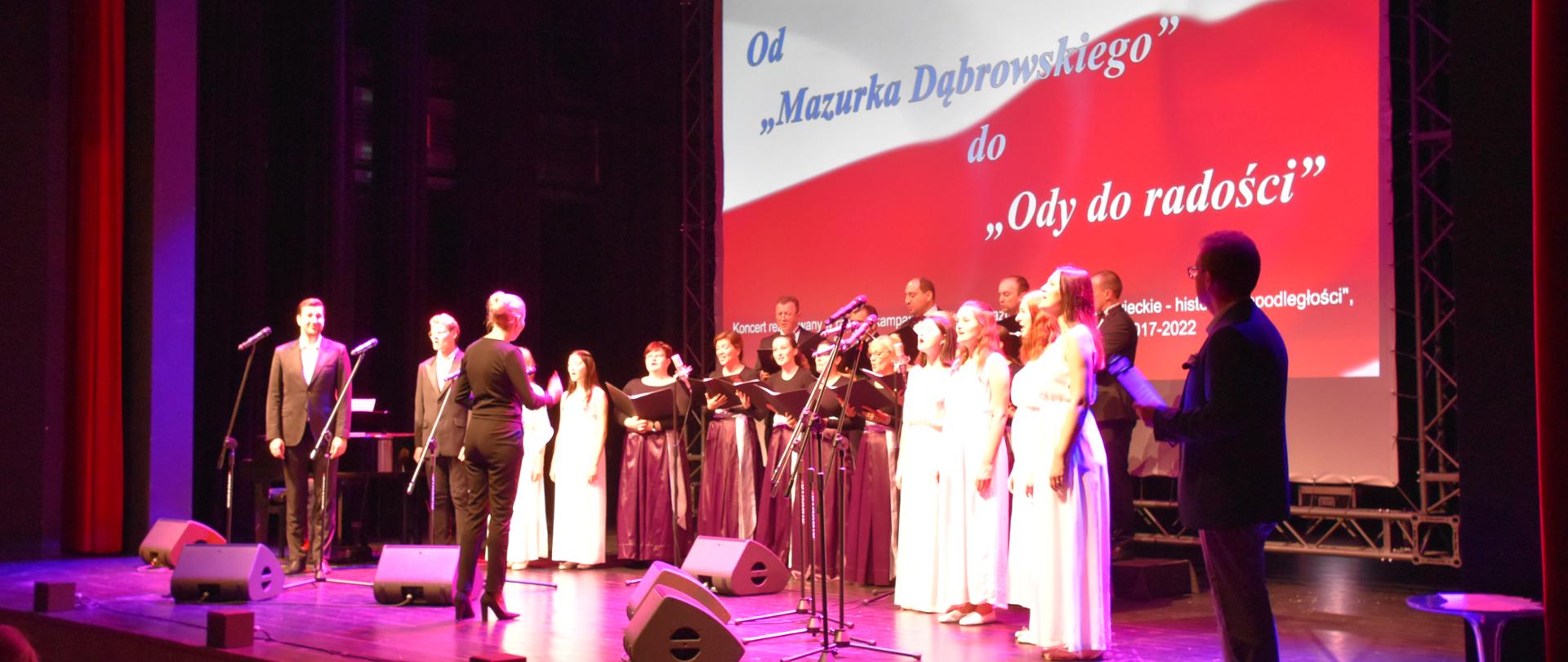 Artyści w trakcie koncertu Od "Mazurka Dąbrowskiego" do "Ody do radości"