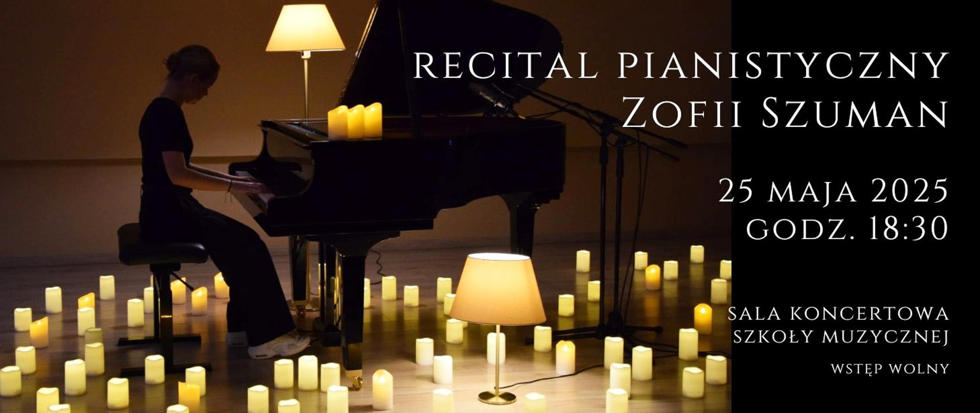 informacja o recitalu, na tle grającej pianistki wśród świeczek