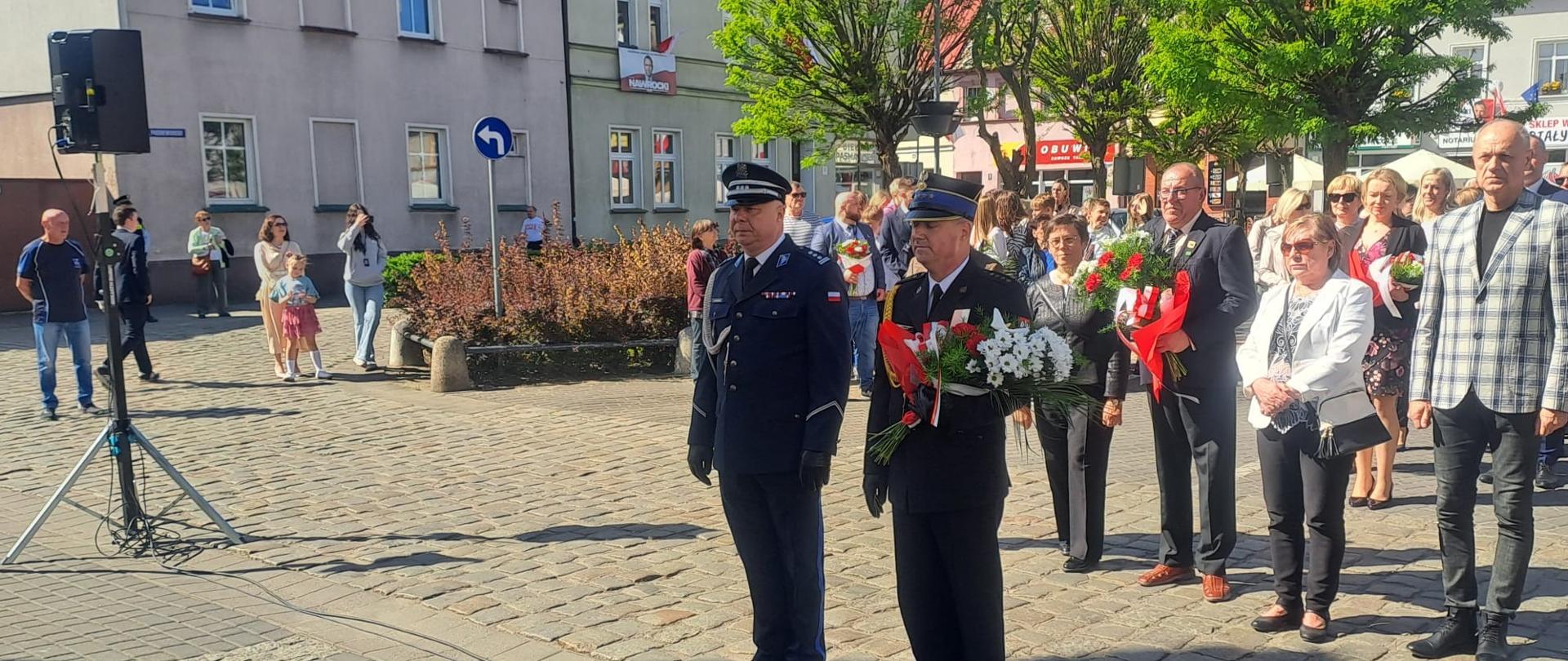 Złożenia wiązanki okolicznościowej dokonał Komendant Powiatowy PSP.