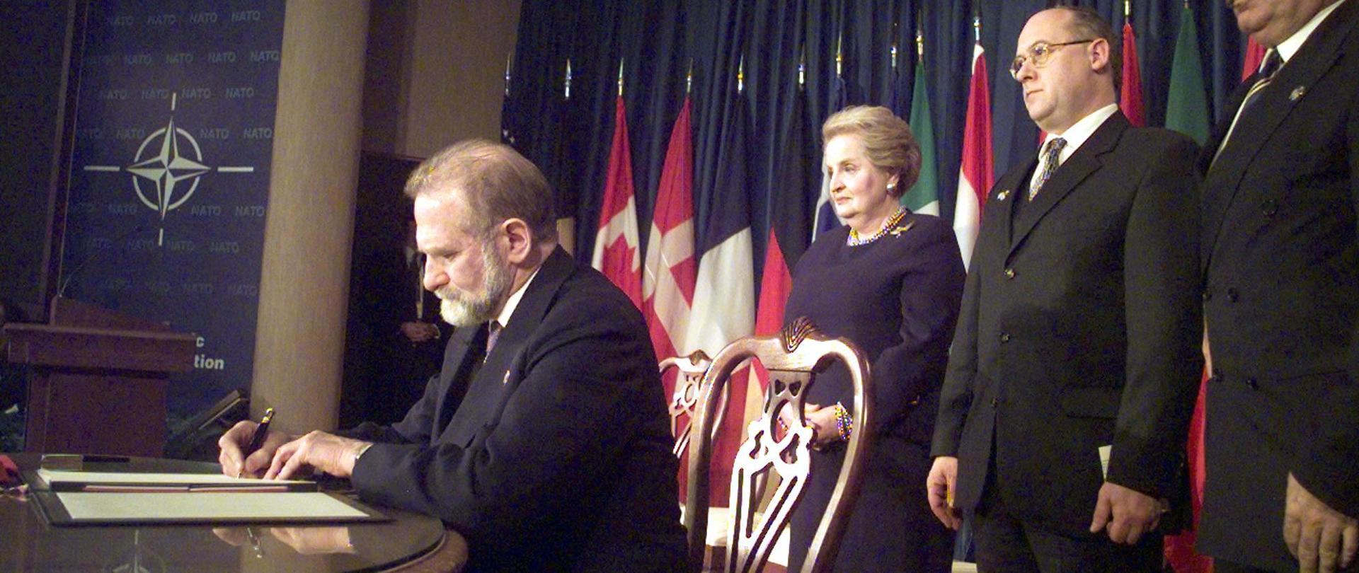 Polska od 25 lat jest członkiem Paktu Północnoatlantyckiego 