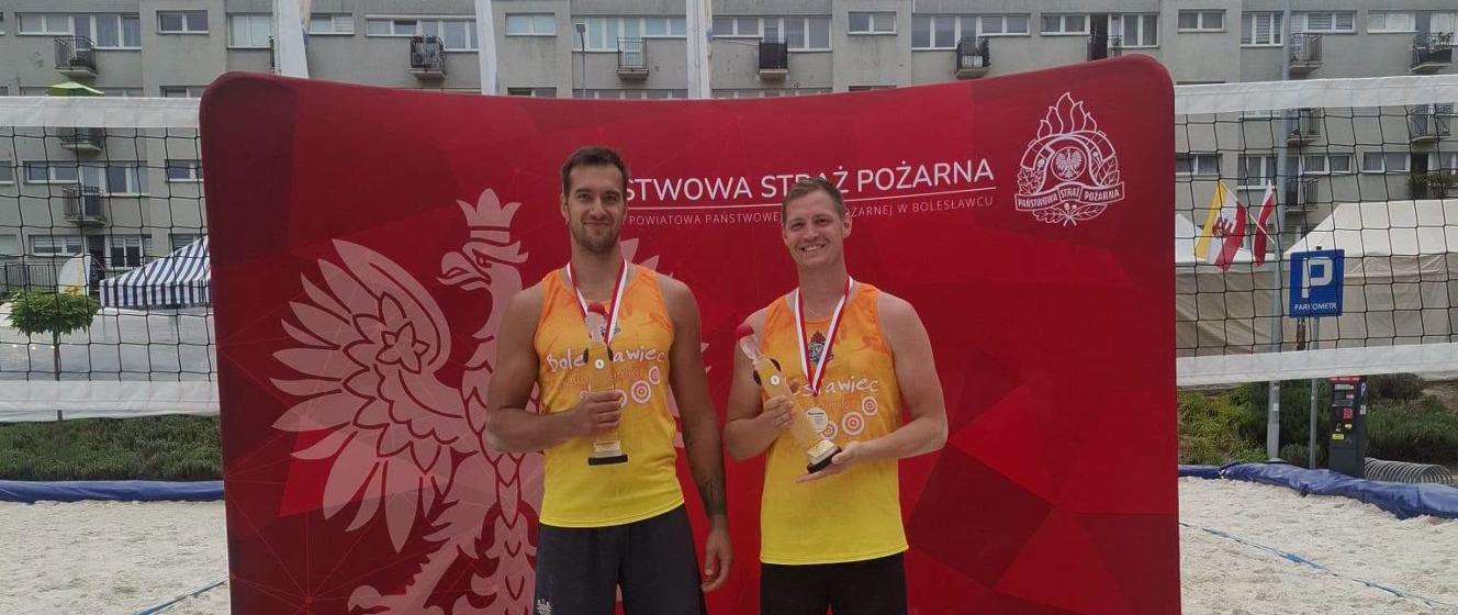 Strażacy PSP z Wrocławia mistrzami województwa dolnośląskiego w siatkówce plażowej