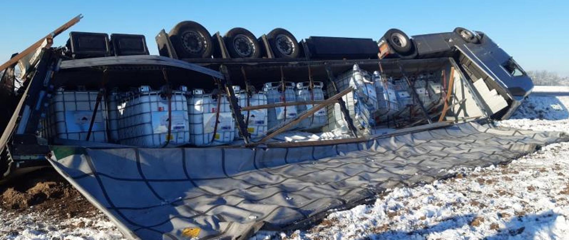 Wypadek samochodu ciężarowego DW401 trasa Skoroszyce-Chróścina.