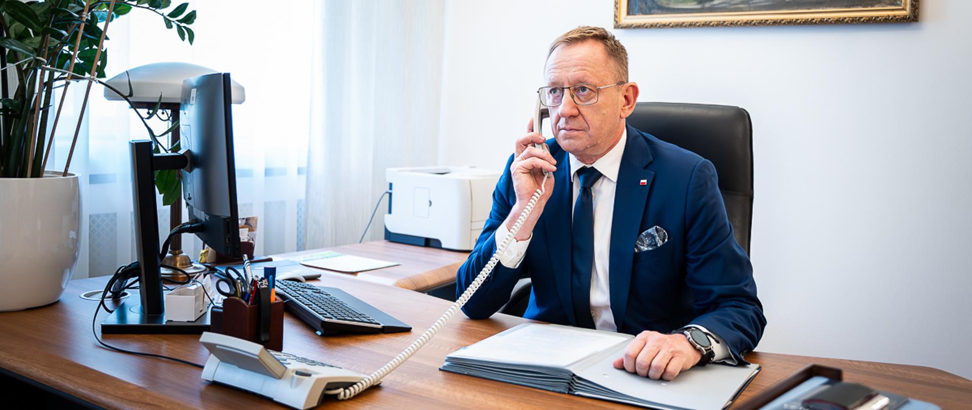 Minister rolnictwa i rozwoju wsi Robert Telus rozmawiał dziś telefonicznie z ministrem rolnictwa Ukrainy Mykołą Solskim