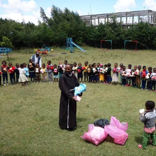 Dzieci na placu zabaw