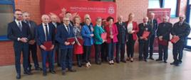 ROZDANIE LISTÓW GRATULACYJNYCH DLA JEDNOSTEK OSP Z POWIATU OSTROWSKIEGO 