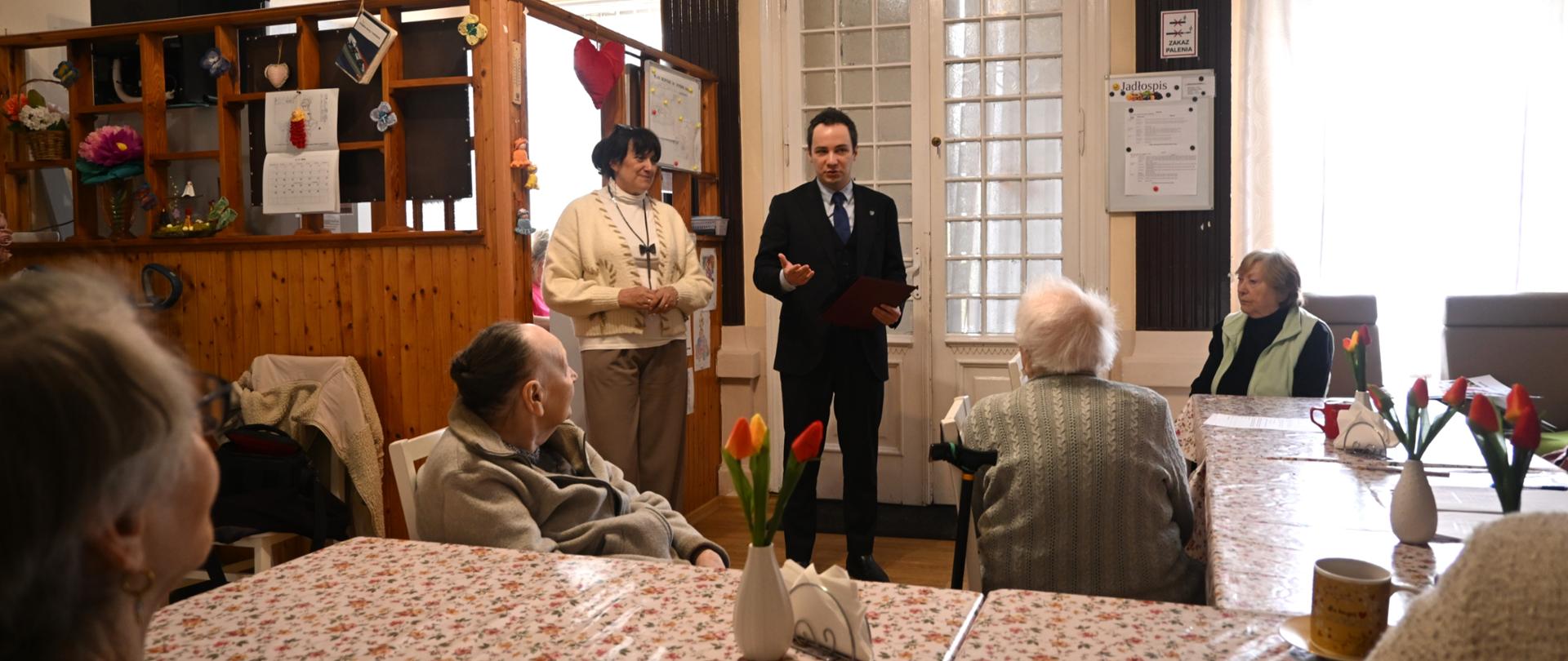Wręczenie nagrody laureatce konkursu „Cztery Pory Roku – Pejzaże Mazowsza”