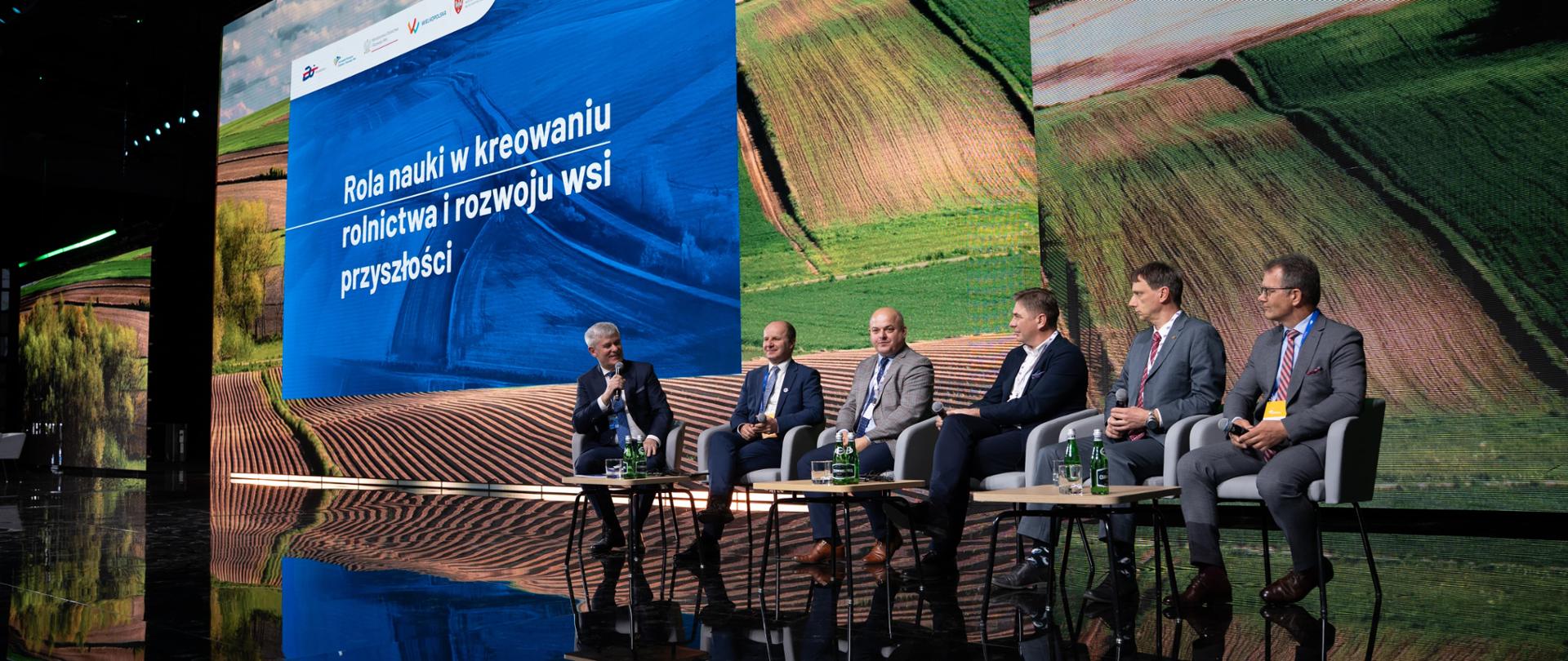 Uczestnicy debaty „Rola nauki w kreowaniu rolnictwa i rozwoju wsi przyszłości”